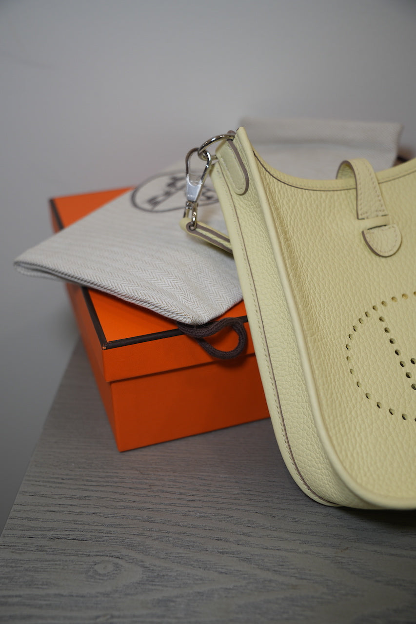 Hermes Taurillon Clemence Evelyne 23 Poche III Cream