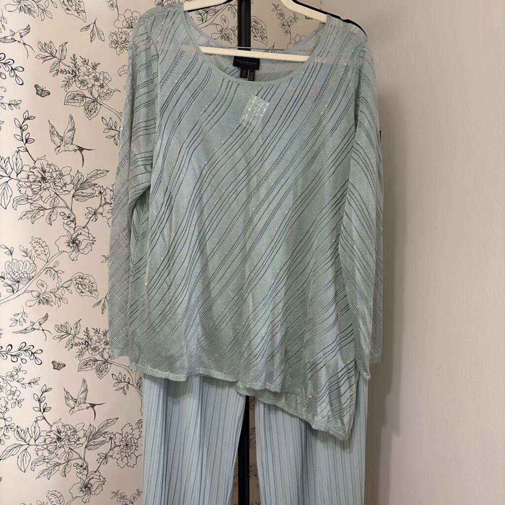 Two piece knit blouse w top and micro rhinestones